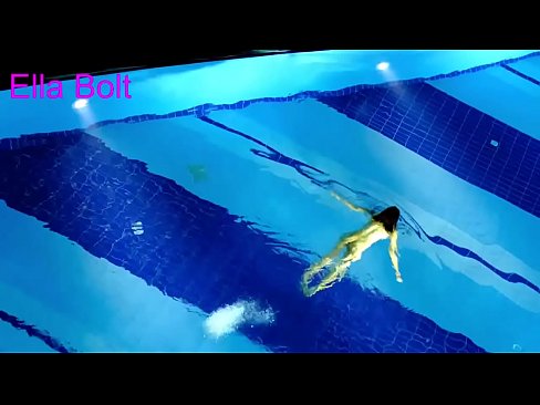 ❤️ Dili ko makahunong sa pagtan-aw, ang batan-ong blonde nasakpan nga naglangoy nga hubo sa ELLA BOLT resort pool ️❌ Anal video sa ceb.porn-milf300.ru ☑